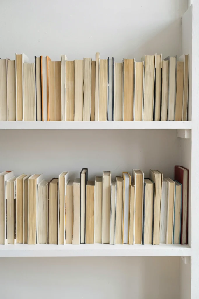 Monochromatic Book Arrangement
