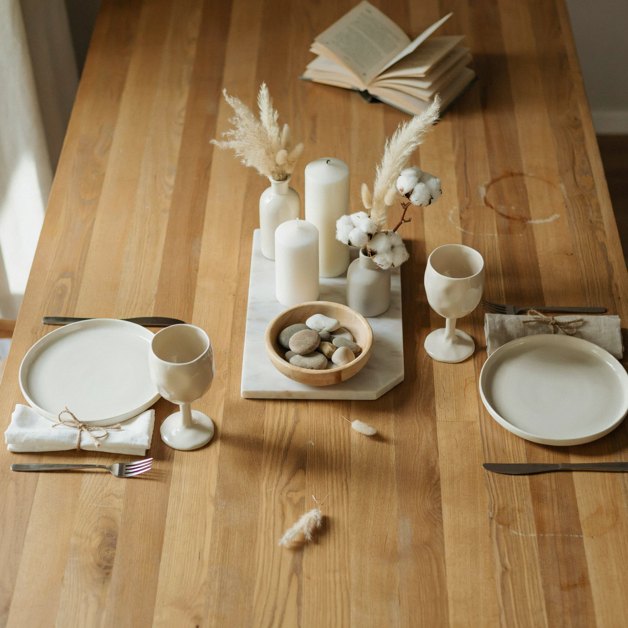 16 Neutral Dining Table Centerpieces That Look Expensive on Any Budget