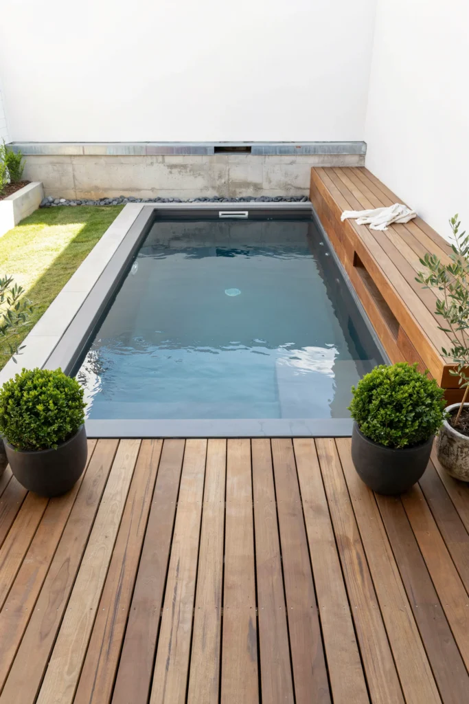 Try a Plunge-Style Pool